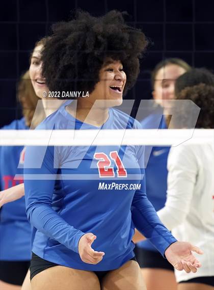 Thumbnail 2 in Charles J. Colgan vs. Alexandria City (VHSL Class 6 State Final) photogallery.