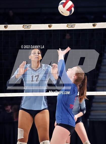 Thumbnail 2 in Charles J. Colgan vs. Alexandria City (VHSL Class 6 State Final) photogallery.