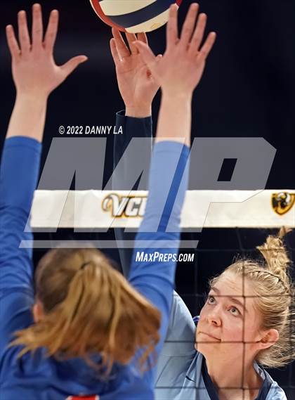 Thumbnail 2 in Charles J. Colgan vs. Alexandria City (VHSL Class 6 State Final) photogallery.