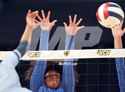 Thumbnail 2 in Charles J. Colgan vs. Alexandria City (VHSL Class 6 State Final) photogallery.
