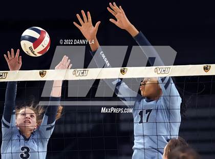 Thumbnail 2 in Charles J. Colgan vs. Alexandria City (VHSL Class 6 State Final) photogallery.