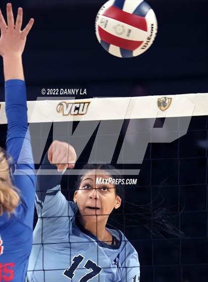 Thumbnail 2 in Charles J. Colgan vs. Alexandria City (VHSL Class 6 State Final) photogallery.