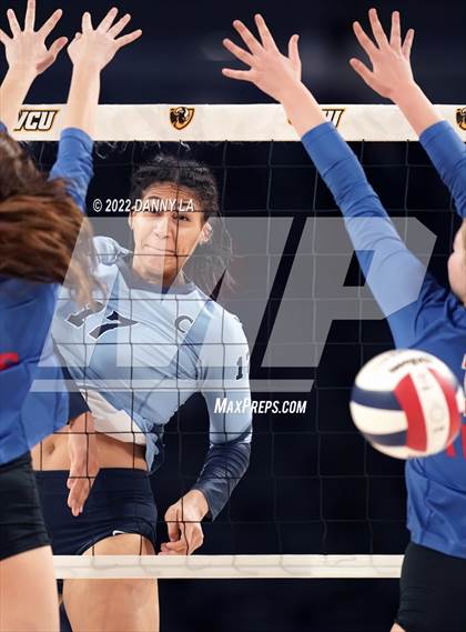 Thumbnail 2 in Charles J. Colgan vs. Alexandria City (VHSL Class 6 State Final) photogallery.