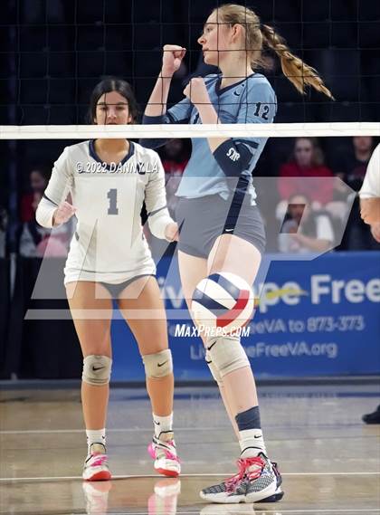 Thumbnail 1 in Charles J. Colgan vs. Alexandria City (VHSL Class 6 State Final) photogallery.