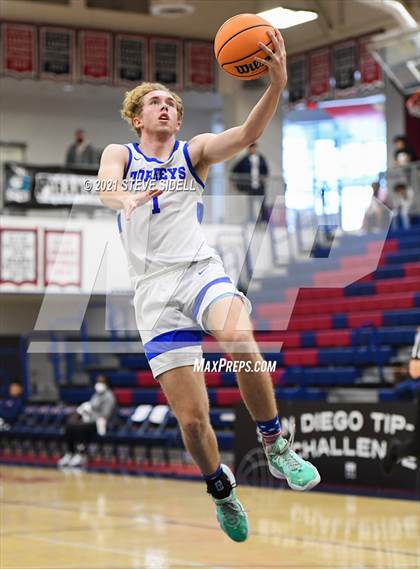 Thumbnail 3 in San Diego vs. La Jolla Country Day photogallery.