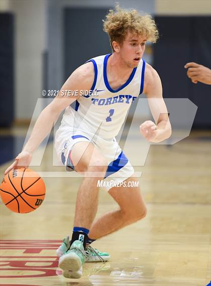 Thumbnail 3 in San Diego vs. La Jolla Country Day photogallery.