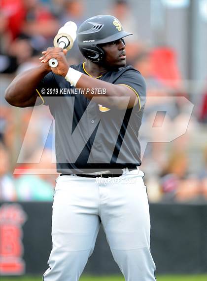 Thumbnail 3 in St. James @ Brusly (LHSAA 3A Bi-District Playoff) photogallery.
