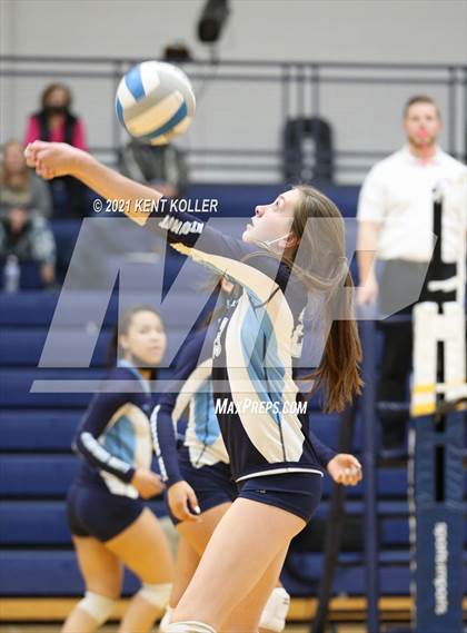Thumbnail 3 in Mott vs. Avondale (MHSAA District Semifinal) photogallery.