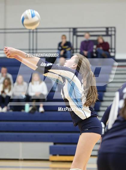 Thumbnail 1 in Mott vs. Avondale (MHSAA District Semifinal) photogallery.