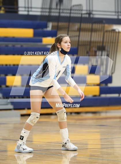 Thumbnail 3 in Mott vs. Avondale (MHSAA District Semifinal) photogallery.