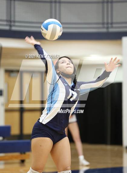 Thumbnail 2 in Mott vs. Avondale (MHSAA District Semifinal) photogallery.