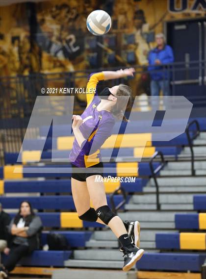 Thumbnail 3 in Mott vs. Avondale (MHSAA District Semifinal) photogallery.