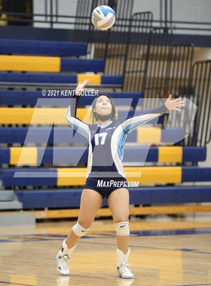 Thumbnail 3 in Mott vs. Avondale (MHSAA District Semifinal) photogallery.