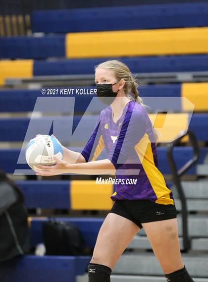 Thumbnail 3 in Mott vs. Avondale (MHSAA District Semifinal) photogallery.