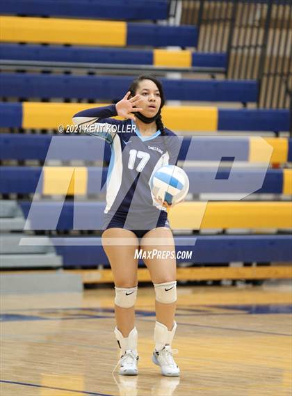 Thumbnail 3 in Mott vs. Avondale (MHSAA District Semifinal) photogallery.