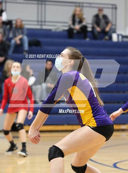Thumbnail 1 in Mott vs. Avondale (MHSAA District Semifinal) photogallery.