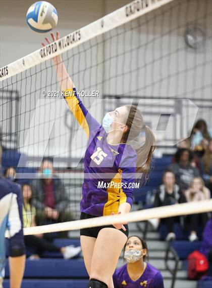 Thumbnail 3 in Mott vs. Avondale (MHSAA District Semifinal) photogallery.