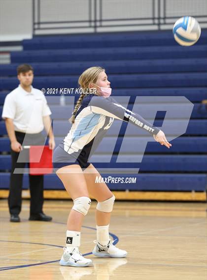 Thumbnail 2 in Mott vs. Avondale (MHSAA District Semifinal) photogallery.