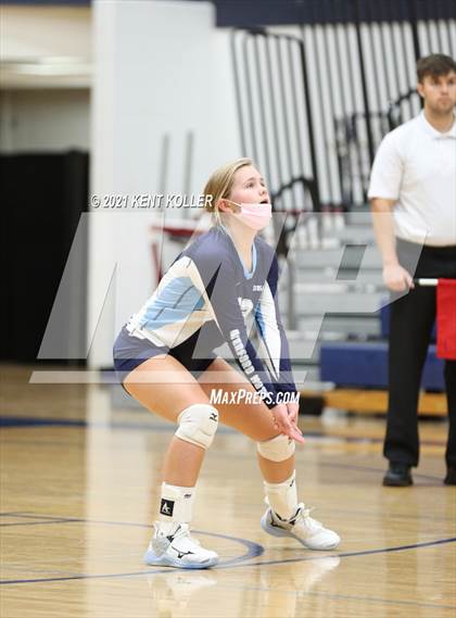 Thumbnail 1 in Mott vs. Avondale (MHSAA District Semifinal) photogallery.