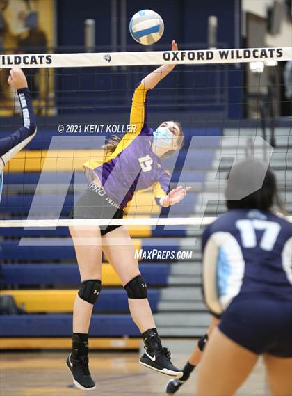 Thumbnail 2 in Mott vs. Avondale (MHSAA District Semifinal) photogallery.