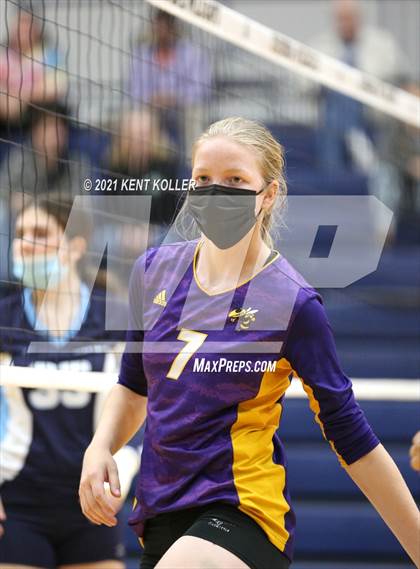 Thumbnail 2 in Mott vs. Avondale (MHSAA District Semifinal) photogallery.