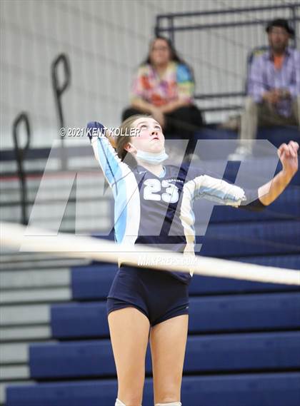 Thumbnail 3 in Mott vs. Avondale (MHSAA District Semifinal) photogallery.