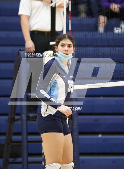 Thumbnail 2 in Mott vs. Avondale (MHSAA District Semifinal) photogallery.
