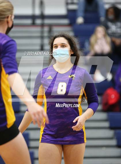 Thumbnail 2 in Mott vs. Avondale (MHSAA District Semifinal) photogallery.