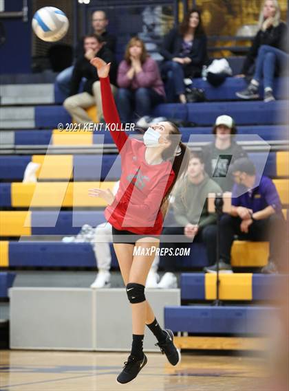 Thumbnail 2 in Mott vs. Avondale (MHSAA District Semifinal) photogallery.