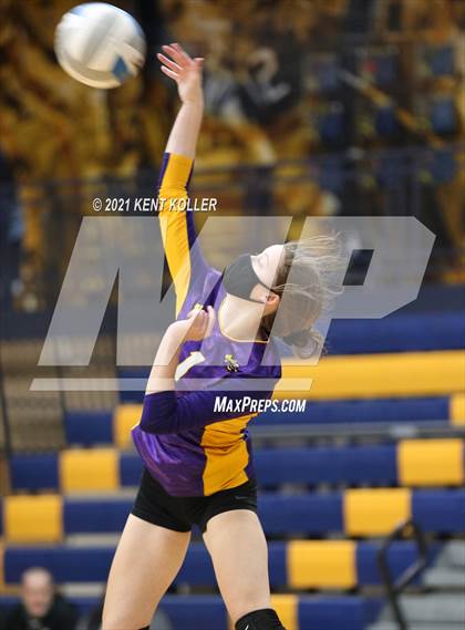 Thumbnail 1 in Mott vs. Avondale (MHSAA District Semifinal) photogallery.