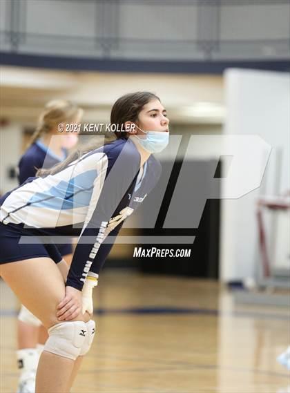 Thumbnail 2 in Mott vs. Avondale (MHSAA District Semifinal) photogallery.