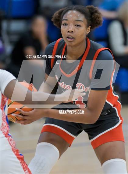 Thumbnail 2 in Mater Dei vs. Bartlett  (Nike Tournament of Champions) photogallery.