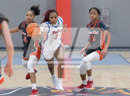 Thumbnail 1 in Mater Dei vs. Bartlett  (Nike Tournament of Champions) photogallery.