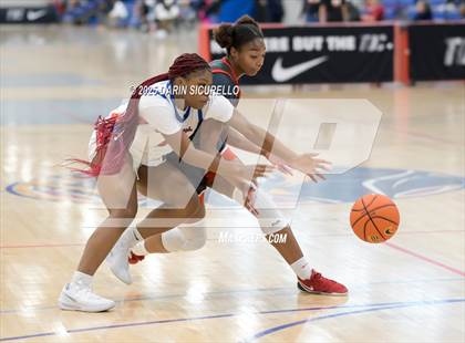Thumbnail 1 in Mater Dei vs. Bartlett  (Nike Tournament of Champions) photogallery.