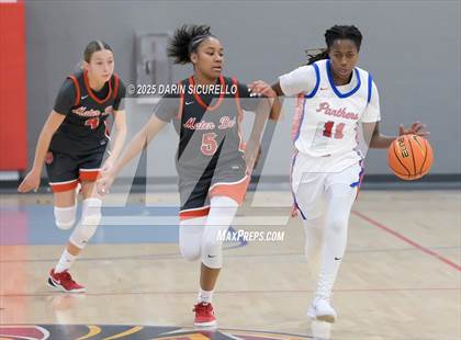 Thumbnail 2 in Mater Dei vs. Bartlett  (Nike Tournament of Champions) photogallery.