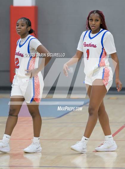 Thumbnail 1 in Mater Dei vs. Bartlett  (Nike Tournament of Champions) photogallery.