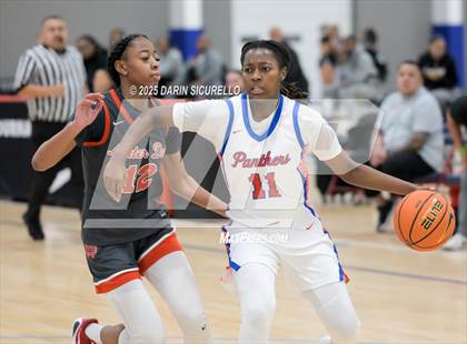 Thumbnail 3 in Mater Dei vs. Bartlett  (Nike Tournament of Champions) photogallery.