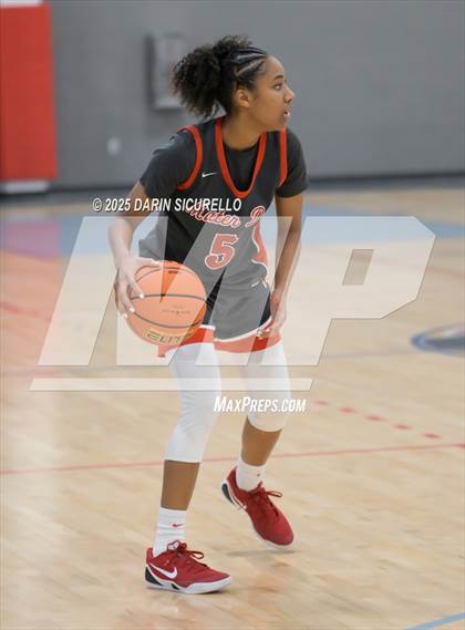 Thumbnail 3 in Mater Dei vs. Bartlett  (Nike Tournament of Champions) photogallery.