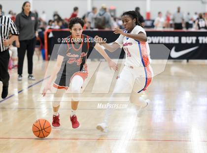 Thumbnail 2 in Mater Dei vs. Bartlett  (Nike Tournament of Champions) photogallery.