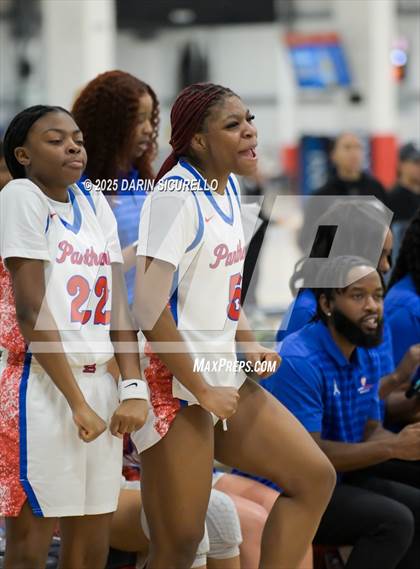 Thumbnail 3 in Mater Dei vs. Bartlett  (Nike Tournament of Champions) photogallery.