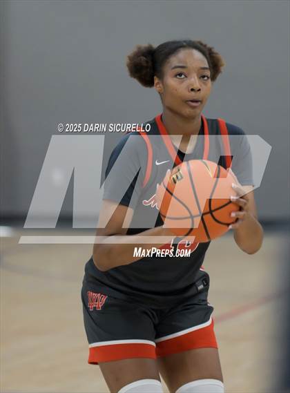 Thumbnail 2 in Mater Dei vs. Bartlett  (Nike Tournament of Champions) photogallery.