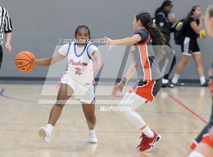 Thumbnail 2 in Mater Dei vs. Bartlett  (Nike Tournament of Champions) photogallery.