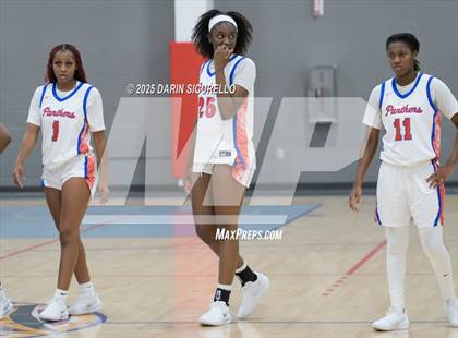 Thumbnail 2 in Mater Dei vs. Bartlett  (Nike Tournament of Champions) photogallery.