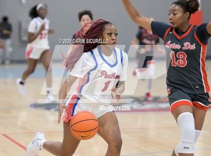 Thumbnail 1 in Mater Dei vs. Bartlett  (Nike Tournament of Champions) photogallery.