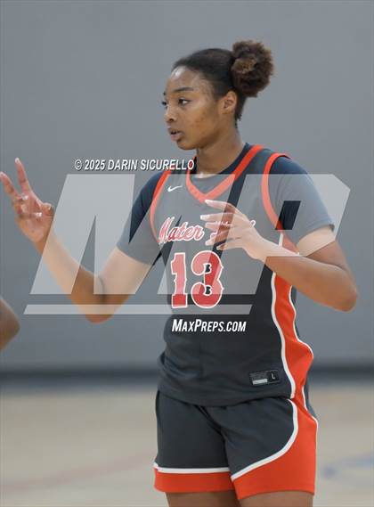 Thumbnail 1 in Mater Dei vs. Bartlett  (Nike Tournament of Champions) photogallery.