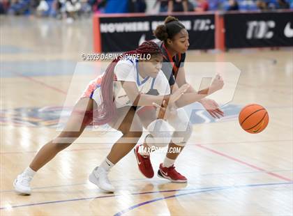 Thumbnail 2 in Mater Dei vs. Bartlett  (Nike Tournament of Champions) photogallery.