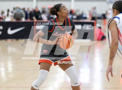 Thumbnail 3 in Mater Dei vs. Bartlett  (Nike Tournament of Champions) photogallery.