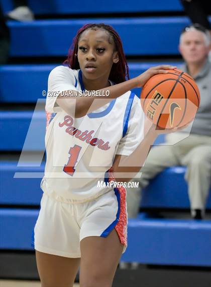Thumbnail 3 in Mater Dei vs. Bartlett  (Nike Tournament of Champions) photogallery.