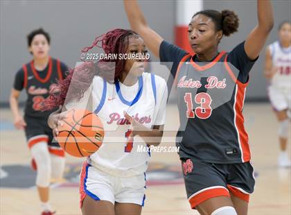 Thumbnail 2 in Mater Dei vs. Bartlett  (Nike Tournament of Champions) photogallery.