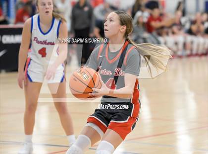 Thumbnail 2 in Mater Dei vs. Bartlett  (Nike Tournament of Champions) photogallery.